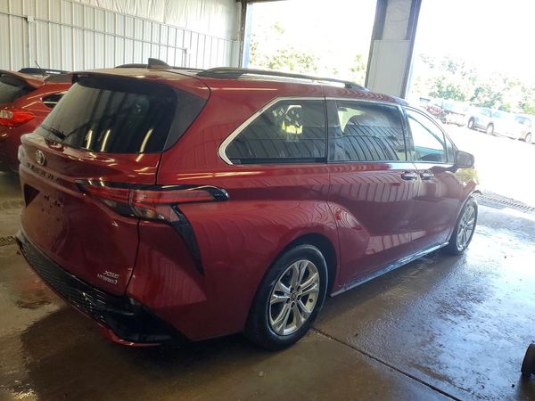 2023 TOYOTA SIENNA