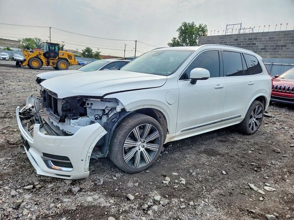 2025 VOLVO XC90