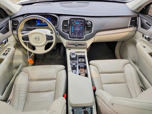 2025 VOLVO XC90