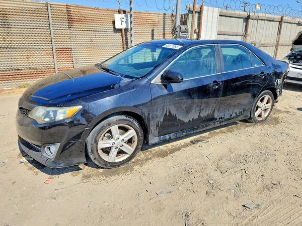 2014 TOYOTA CAMRY