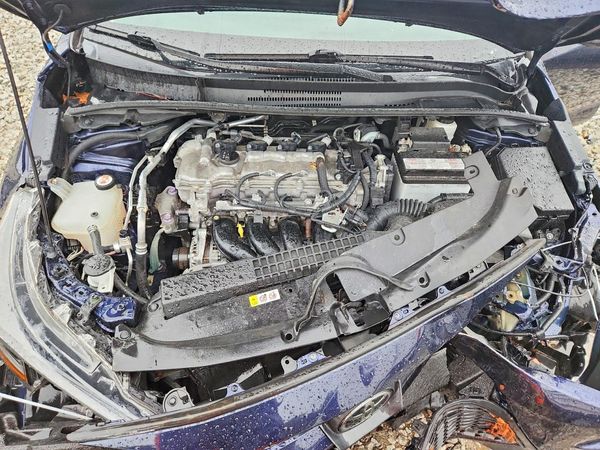 2020 TOYOTA COROLLA LE — Engine bay