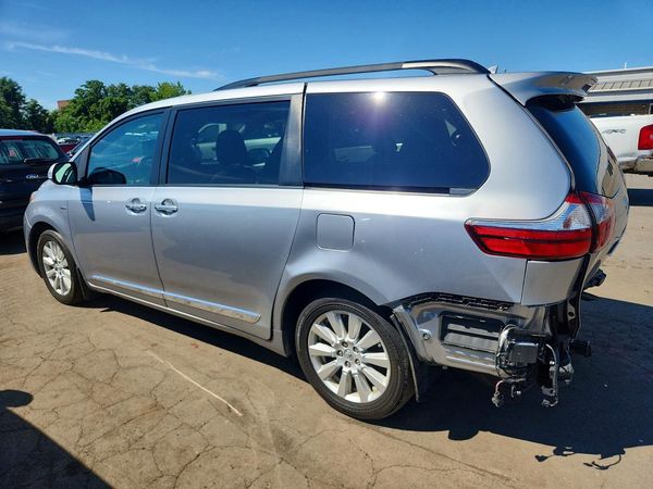 2017 TOYOTA SIENNA