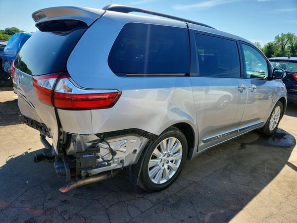 2017 TOYOTA SIENNA