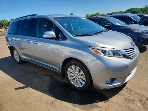 2017 TOYOTA SIENNA