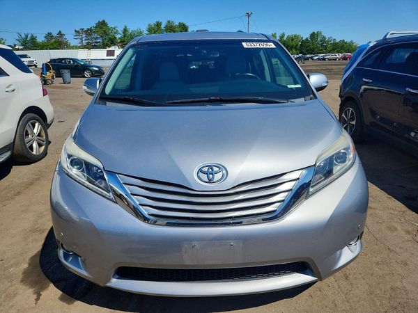 2017 TOYOTA SIENNA