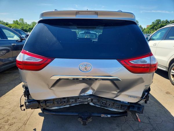 2017 TOYOTA SIENNA