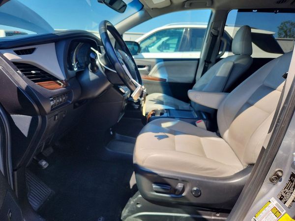 2017 TOYOTA SIENNA