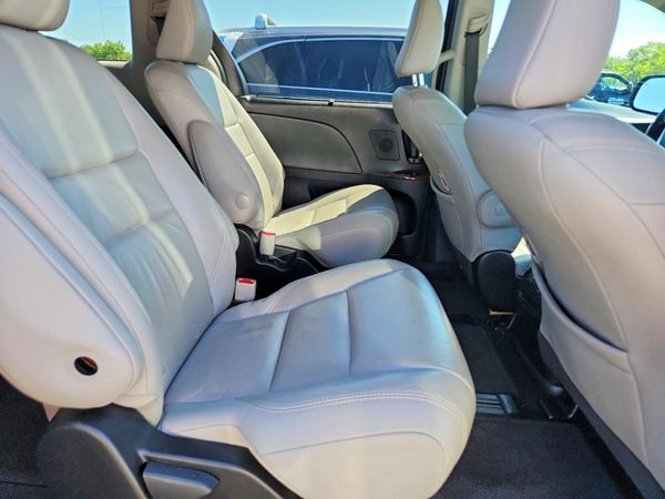 2017 TOYOTA SIENNA