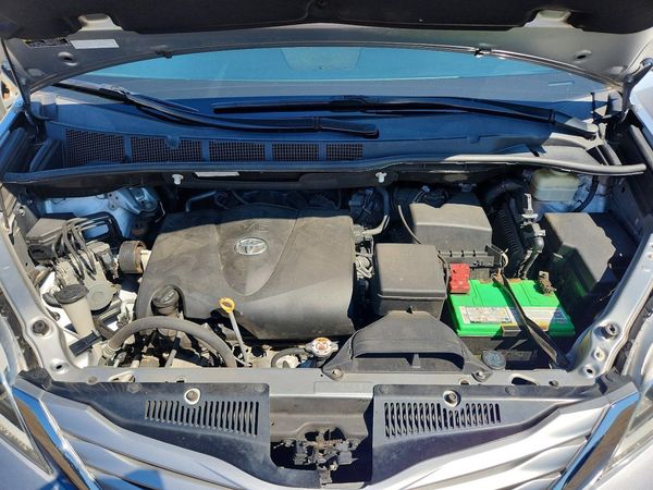 2017 TOYOTA SIENNA