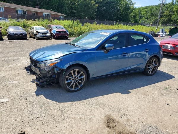 2018 MAZDA 3 Touring