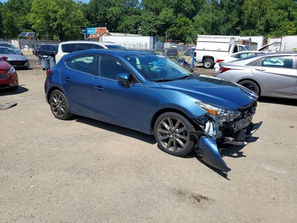 2018 MAZDA 3 Touring