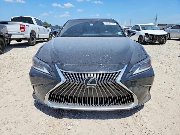 2019 LEXUS ES