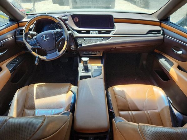 2019 LEXUS ES