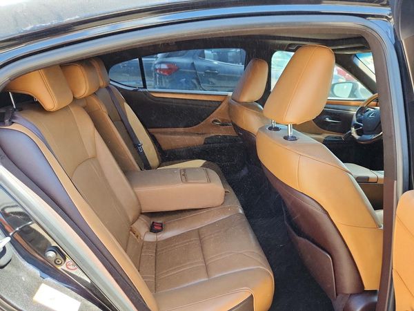 2019 LEXUS ES