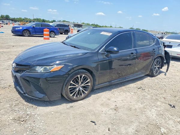 2018 TOYOTA CAMRY L/LE/SE/XLE — Front 3/4