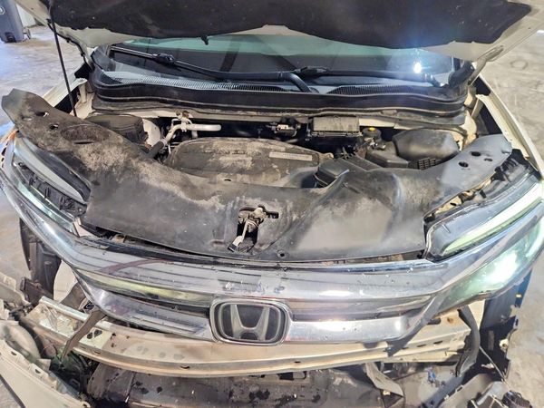 2019 HONDA PILOT EX — Engine bay