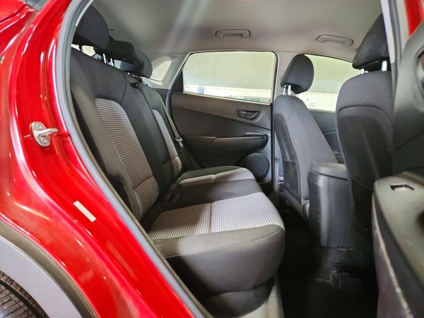 2021 HYUNDAI KONA SE