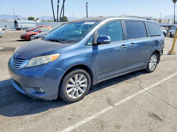 2014 TOYOTA SIENNA