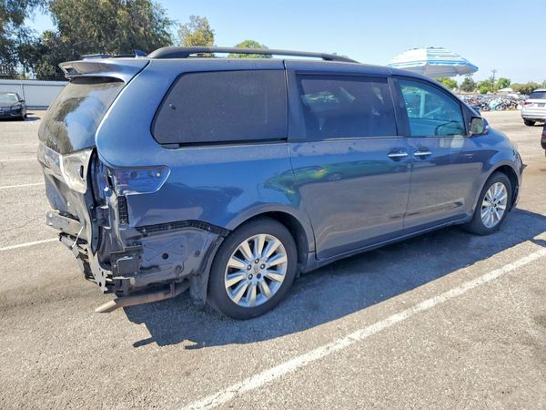 2014 TOYOTA SIENNA