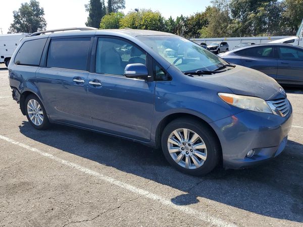 2014 TOYOTA SIENNA