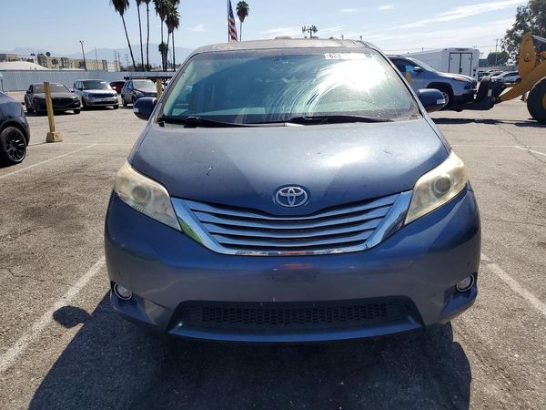 2014 TOYOTA SIENNA