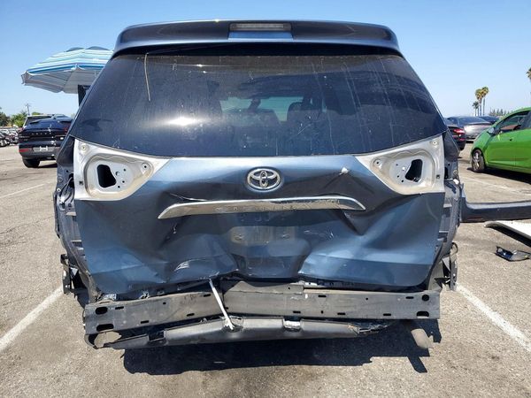 2014 TOYOTA SIENNA