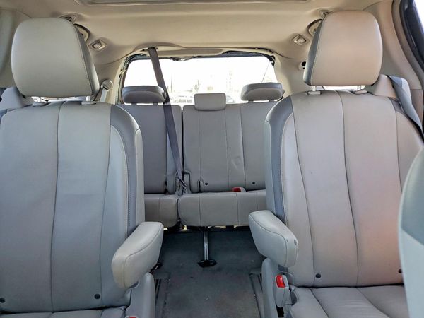 2014 TOYOTA SIENNA