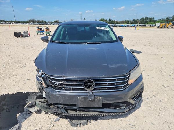 2017 VOLKSWAGEN PASSAT R-Line