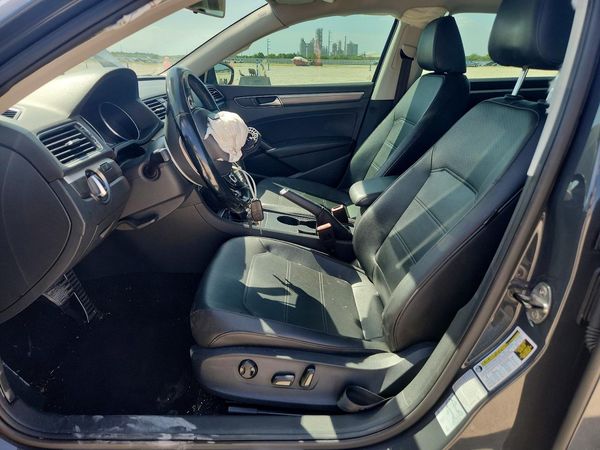2017 VOLKSWAGEN PASSAT R-Line