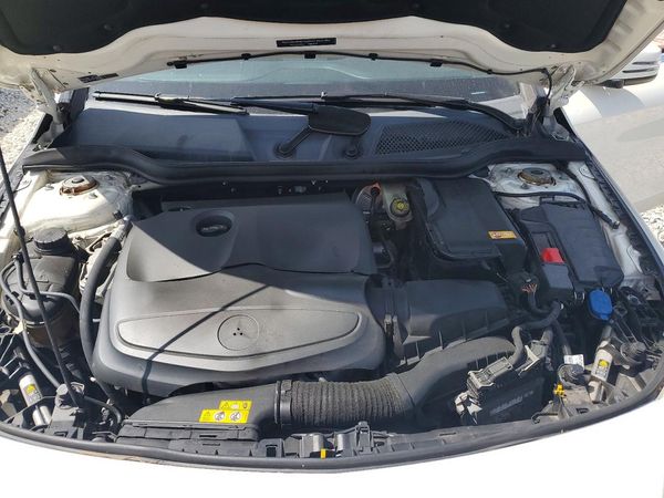 2014 MERCEDES-BENZ CLA-CLASS CLA250 — Engine bay