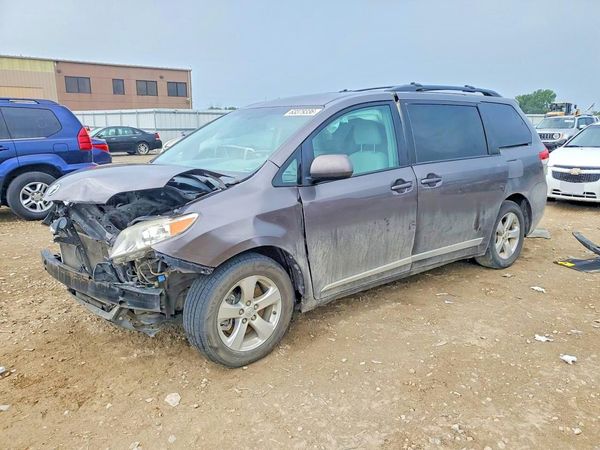 2014 TOYOTA SIENNA