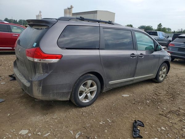 2014 TOYOTA SIENNA
