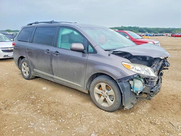 2014 TOYOTA SIENNA