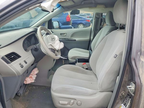 2014 TOYOTA SIENNA