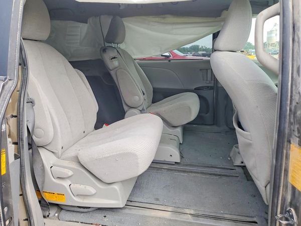 2014 TOYOTA SIENNA