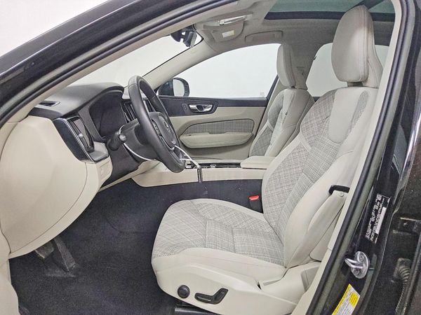 2022 VOLVO XC60 Momentum (excl S60)