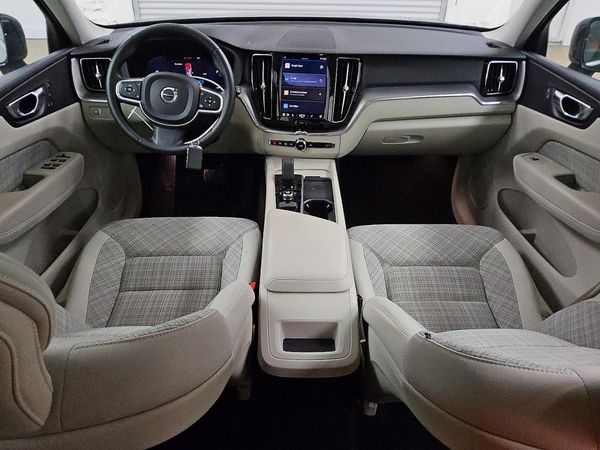 2022 VOLVO XC60 Momentum (excl S60)