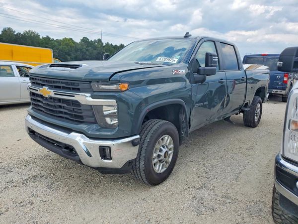 2026 CHEVROLET SILVERADO LT — Front 3/4