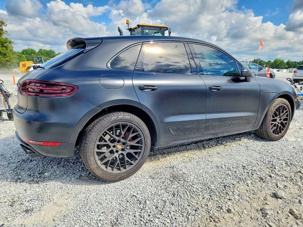 2017 PORSCHE MACAN
