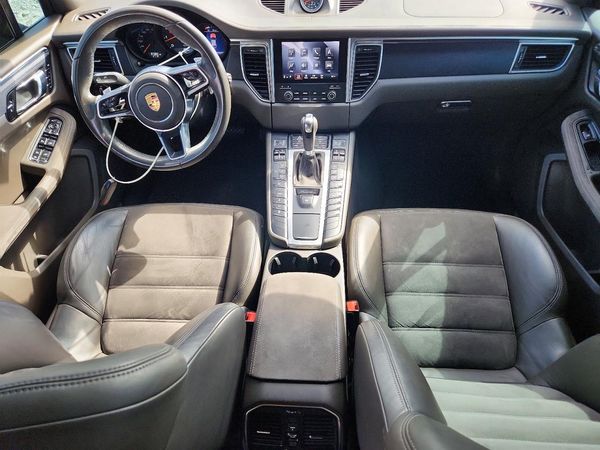 2017 PORSCHE MACAN
