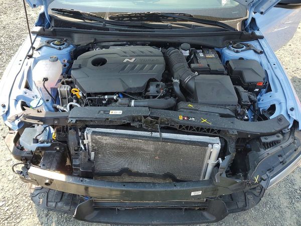 2025 HYUNDAI ELANTRA — Engine bay