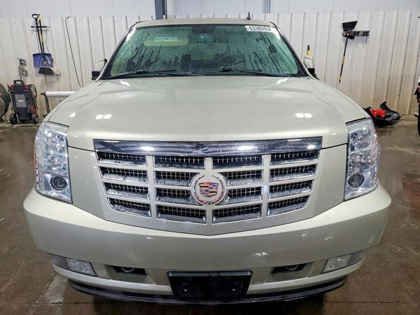 2013 CADILLAC ESCALADE Luxury