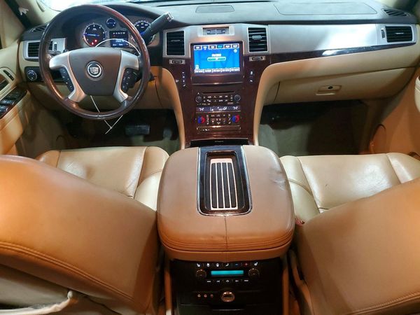 2013 CADILLAC ESCALADE Luxury