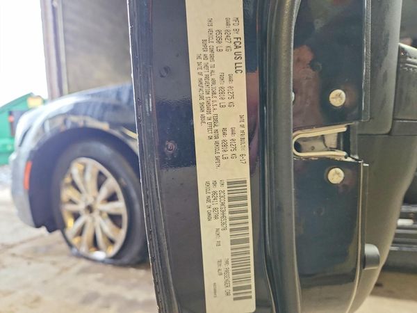 2017 CHRYSLER 300 300C — VINS
