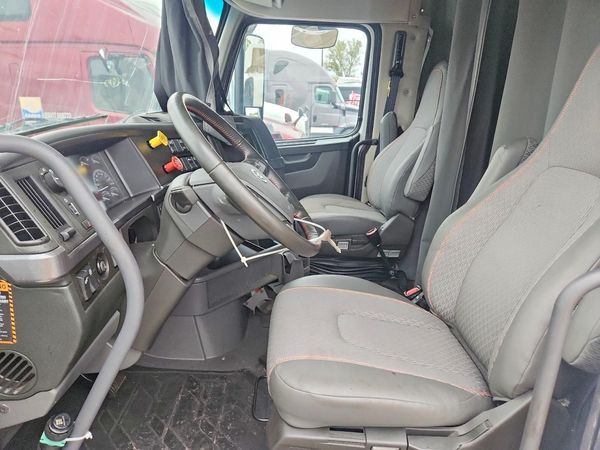2022 VOLVO VN — DENT