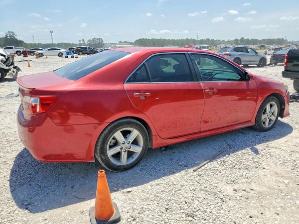 2014 TOYOTA CAMRY