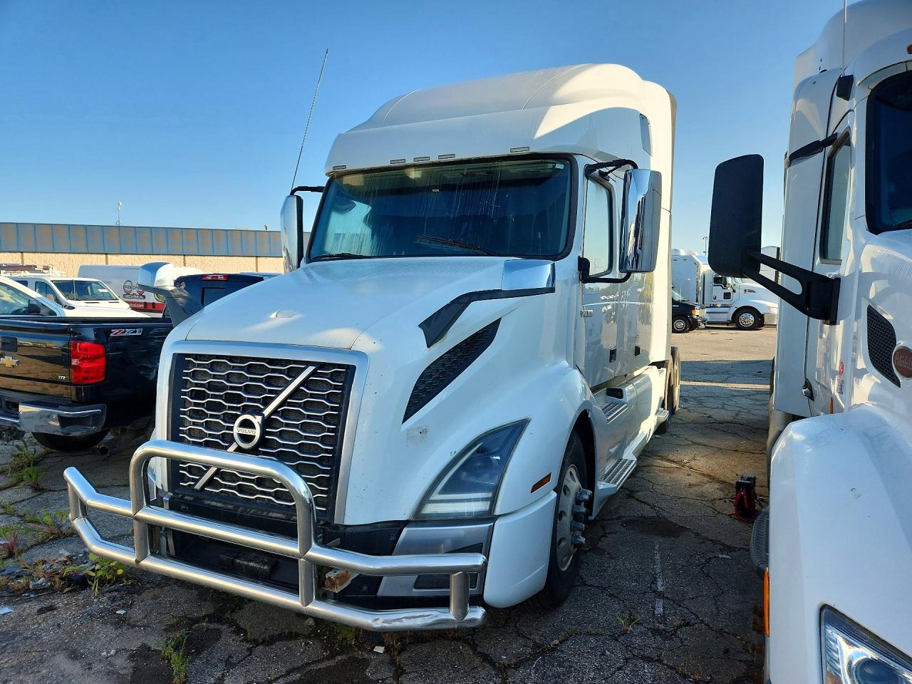 2019 VOLVO VN — Front 3/4