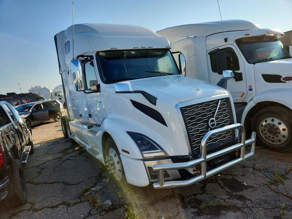 2019 VOLVO VN — Passenger 3/4