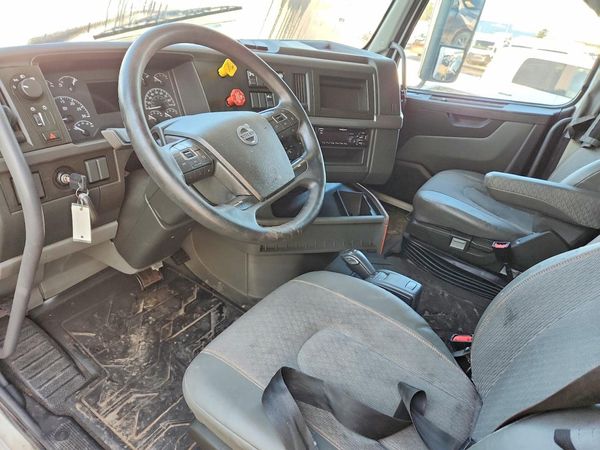 2019 VOLVO VN — CKPT