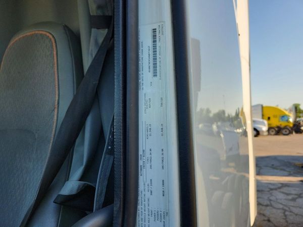 2019 VOLVO VN — VINS